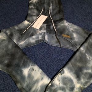 Kendall & Kylie Hoodie with sleeves